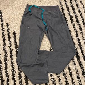 FIGS small Kade cargo scrub pants (Graphite)